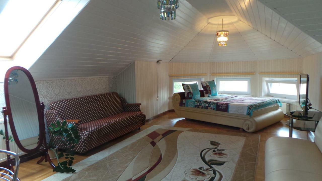 U Viktora Guest House Брест Екстериор снимка